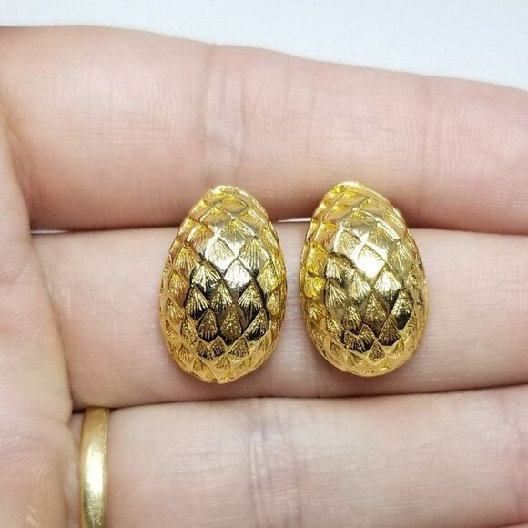 Vintage Gold Tone Drop Shape Stud Earrings, Textured Design, Retro 90s Style - Picture 1 of 5